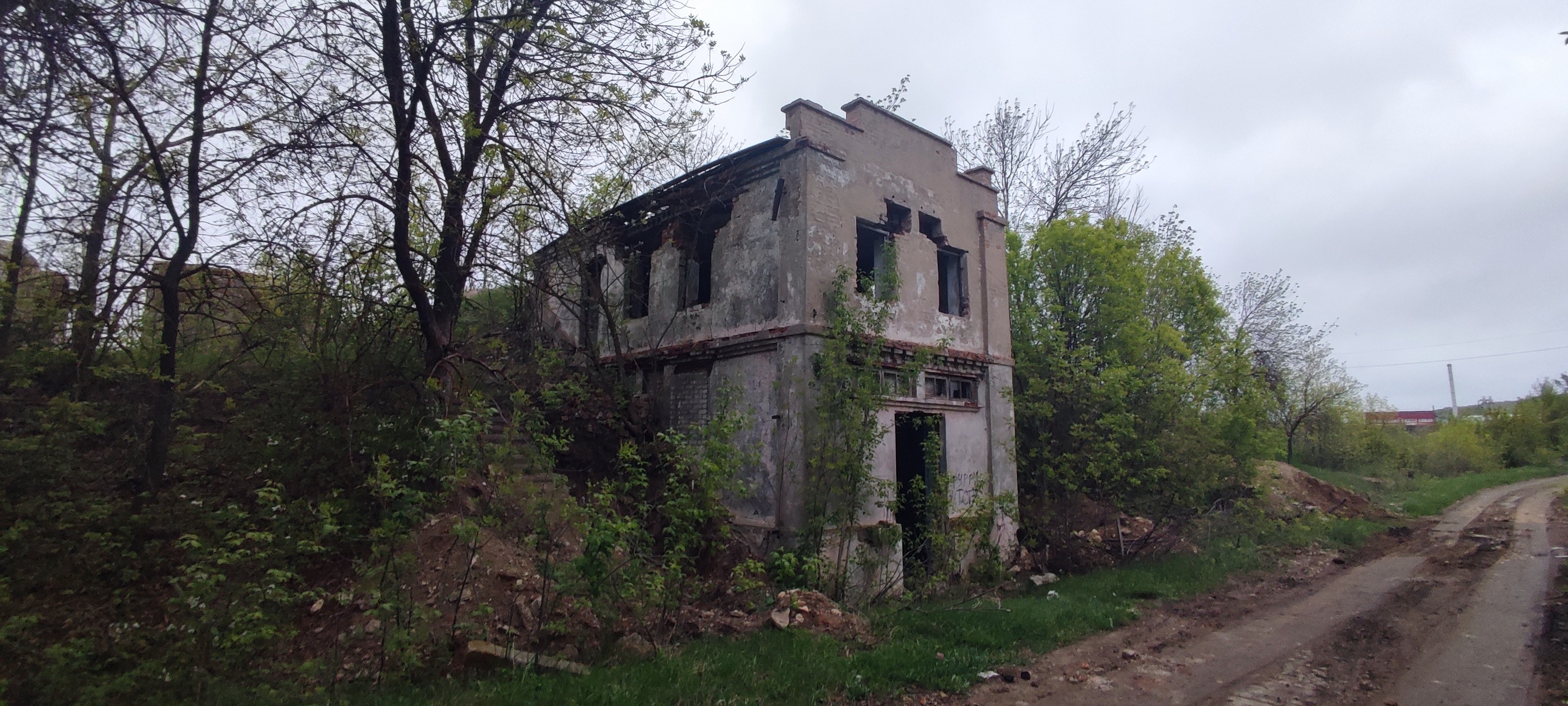 Заброшенный бунекр радиосвязи в Новосемейкино, Самарская область